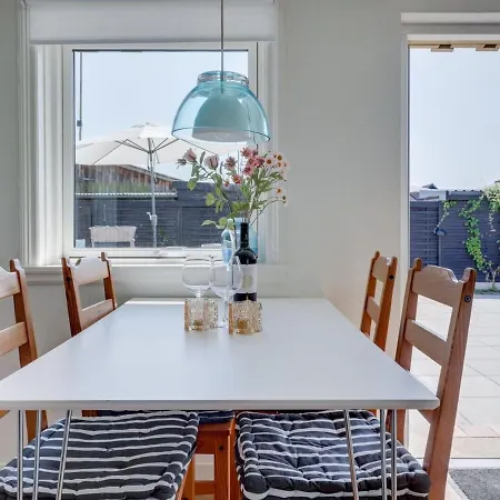 Brawith - 250m From The Sea By Interhome *